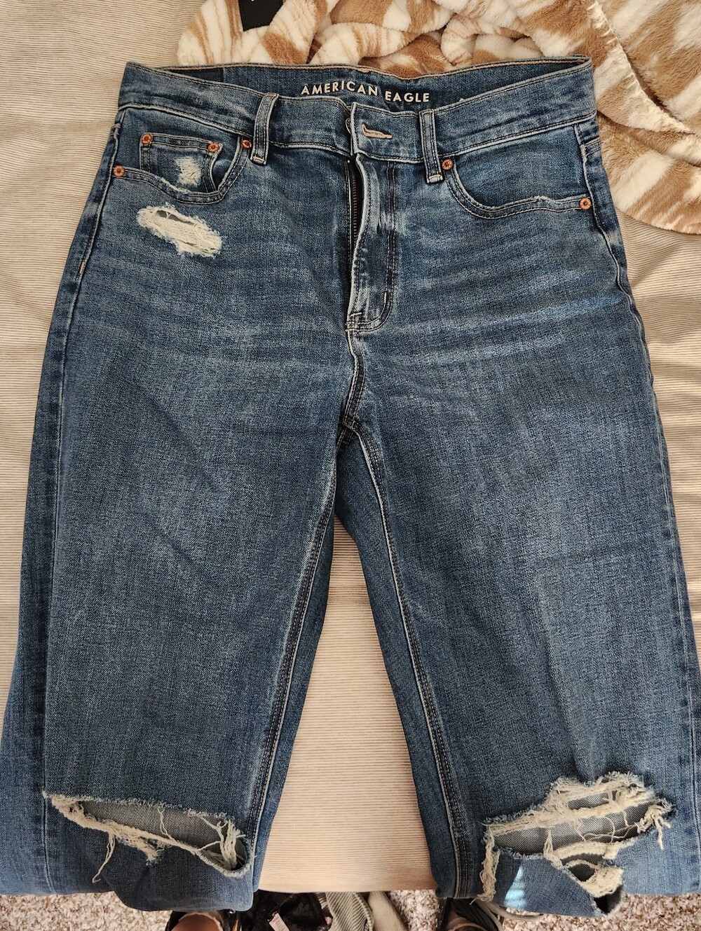 American Eagle Outfitters Women's Straight Leg Distressed Blue Jeans